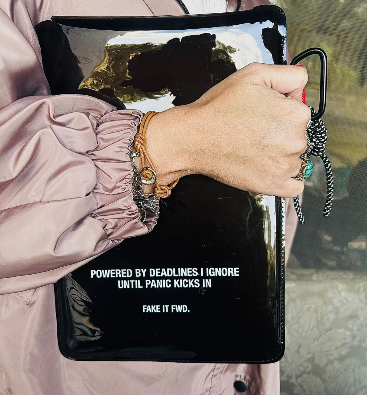 Powered by deadlines - IPad/Laptop sleeve